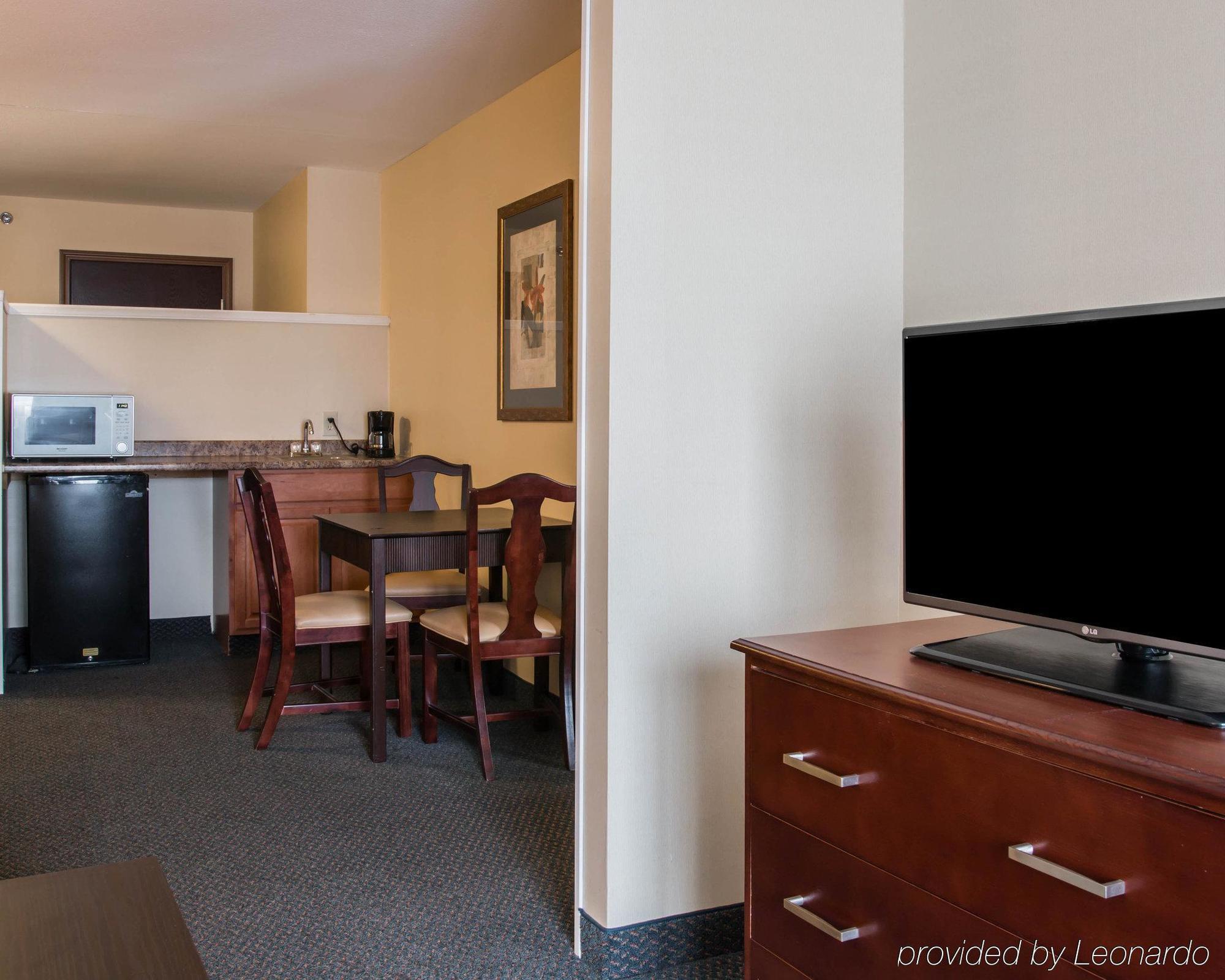 Comfort Suites Wixom Exterior photo